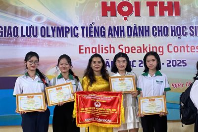 HÌNH ẢNH TRƯỜNG THCS NGUYỄN KHUYẾN THAM GIA GIAO LƯU TIẾNG ANH THỊ XÃ